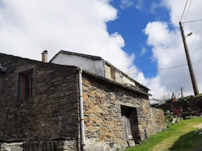 Casa en aldea El Pato, del occidente Asturiano.