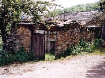 Se vende casa para restaurar integral