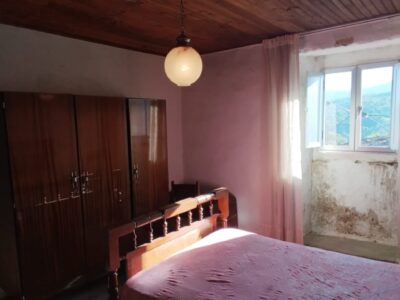 SE VENDE VENDE CASA PARA REFORMAR
