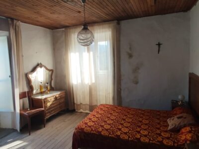 SE VENDE VENDE CASA PARA REFORMAR