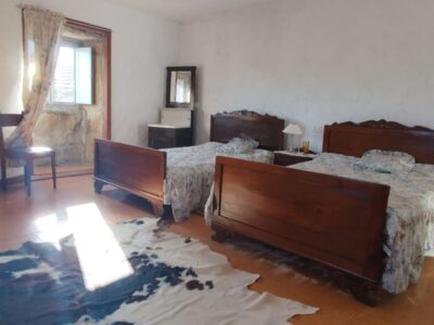 SE VENDE VENDE CASA PARA REFORMAR