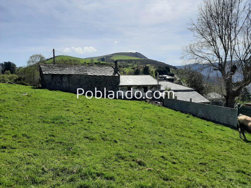 Casa en aldea El Pato, del occidente Asturiano.