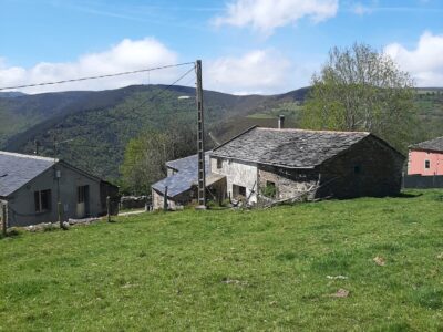 Casa en aldea El Pato, del occidente Asturiano.