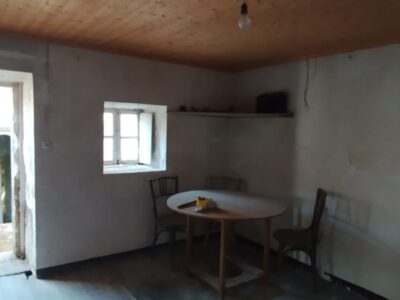SE VENDE CASA PARA REFORMAR