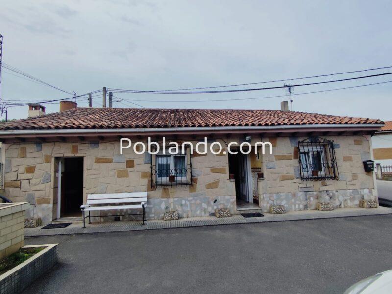 CASA CON FINCA Y HÓRREO EN EL CENTRO DE ASTURIAS
