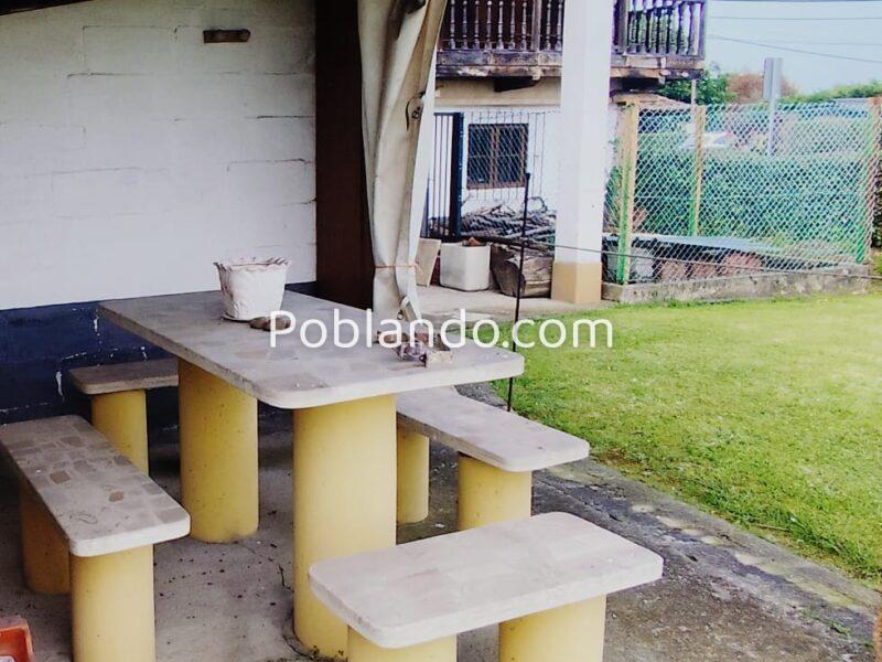 CASA CON FINCA Y HÓRREO EN EL CENTRO DE ASTURIAS