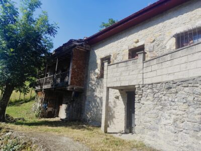 CASAS DE PIEDRA EN QUIRÓS (ASTURIAS)