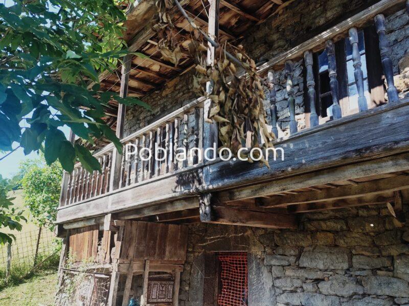 CASAS DE PIEDRA EN QUIRÓS (ASTURIAS)