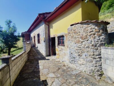 CASAS DE PIEDRA EN QUIRÓS (ASTURIAS)