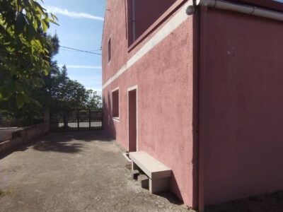 Se vende casa con gran potencial