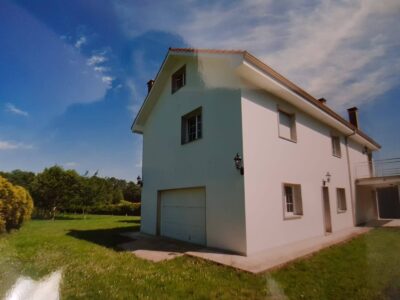 Espectacular casa de 480 m2 y finca de 3.470 m2. A Freiría, muy cerca de Pontevea, Ayuntamiento de Teo
