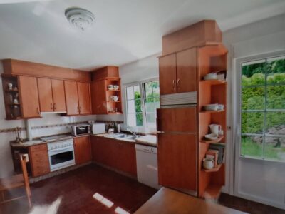 Espectacular casa de 480 m2 y finca de 3.470 m2. A Freiría, muy cerca de Pontevea, Ayuntamiento de Teo