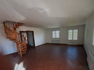 Espectacular casa de 480 m2 y finca de 3.470 m2. A Freiría, muy cerca de Pontevea, Ayuntamiento de Teo