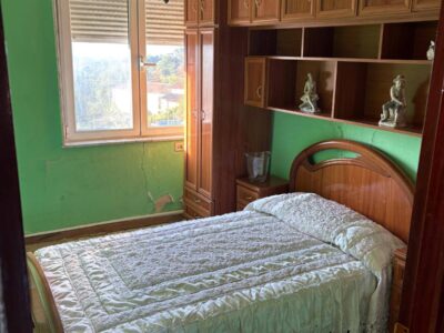Casa de dos plantas para reformar y un hórreo con dos cocheras