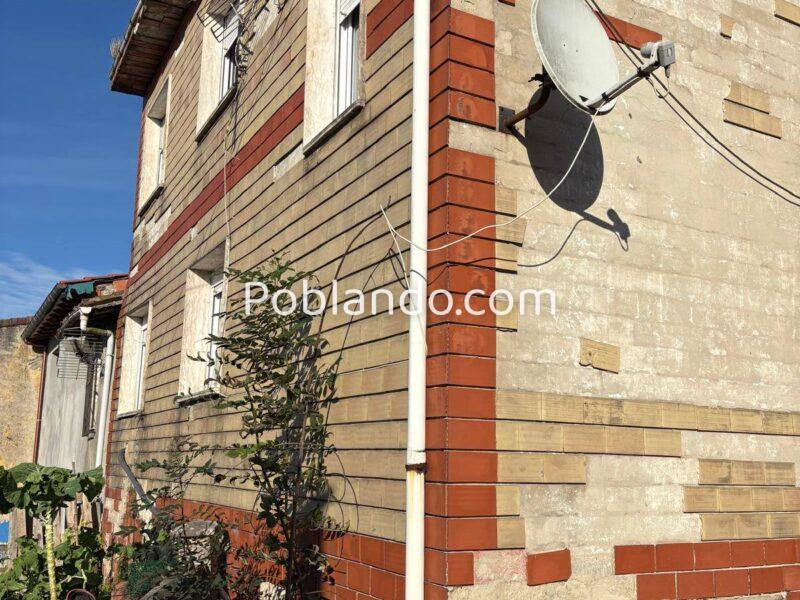 Casa de dos plantas para reformar y un hórreo con dos cocheras