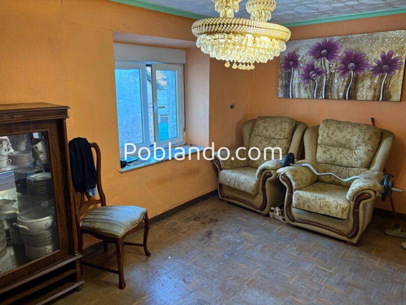 Casa de dos plantas para reformar y un hórreo con dos cocheras