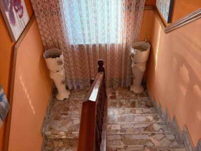 Casa de dos plantas para reformar y un hórreo con dos cocheras