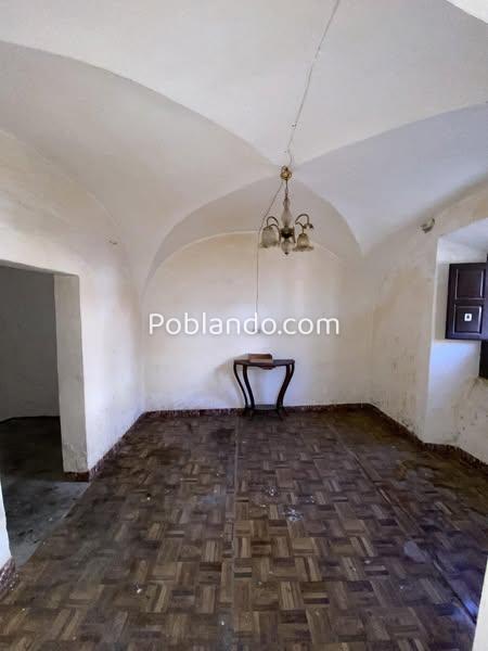 Casa tradicional de pueblo con muchas estancias y patio, a tan solo 15 min de Cáceres. 220 metros cuadrados
