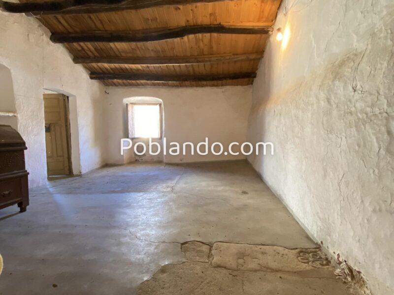 Casa tradicional de pueblo con muchas estancias y patio, a tan solo 15 min de Cáceres. 220 metros cuadrados