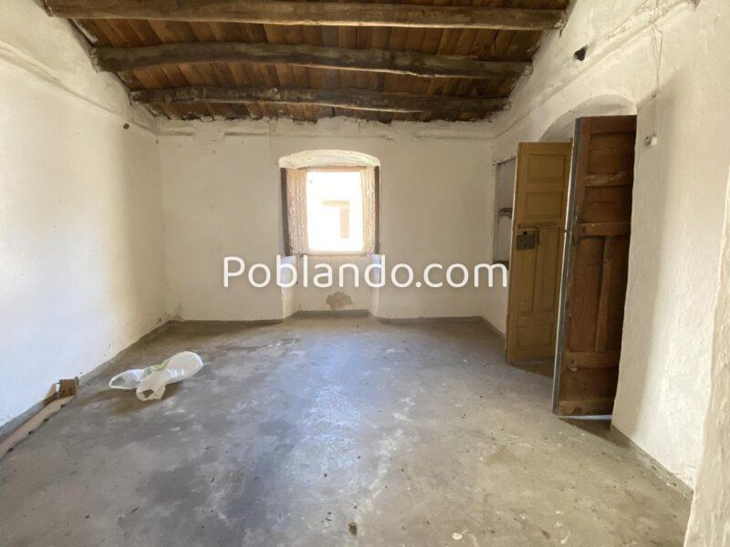 Casa tradicional de pueblo con muchas estancias y patio, a tan solo 15 min de Cáceres. 220 metros cuadrados