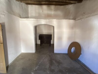 Casa tradicional de pueblo con muchas estancias y patio, a tan solo 15 min de Cáceres. 220 metros cuadrados