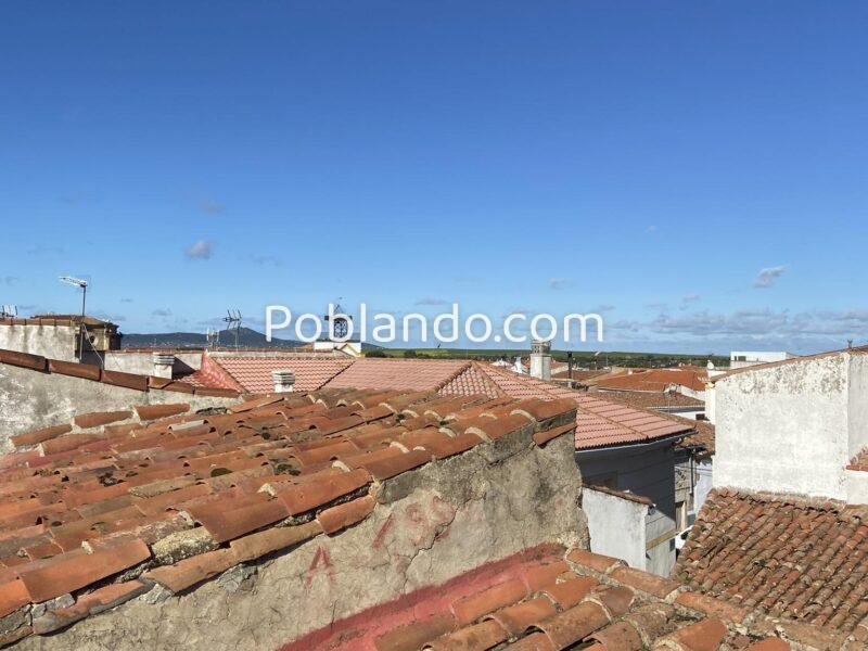 Casa tradicional de pueblo con muchas estancias y patio, a tan solo 15 min de Cáceres. 220 metros cuadrados