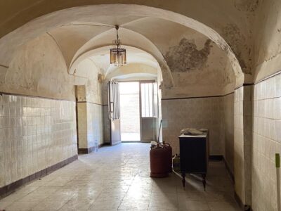 Casa tradicional de pueblo con muchas estancias y patio, a tan solo 15 min de Cáceres. 220 metros cuadrados