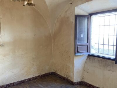 Casa tradicional de pueblo con muchas estancias y patio, a tan solo 15 min de Cáceres. 220 metros cuadrados