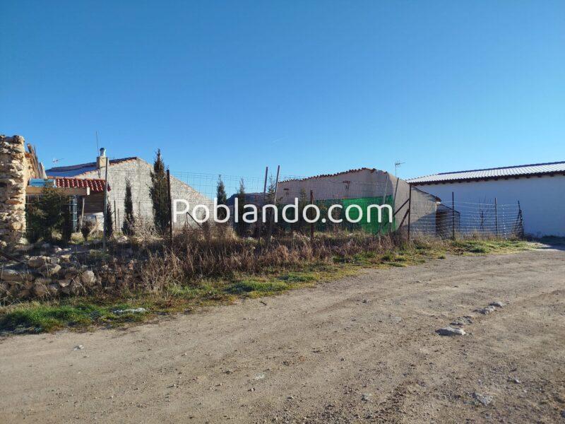 Solar urbanizable con almacén en Casas de Carrasco (Jaén)