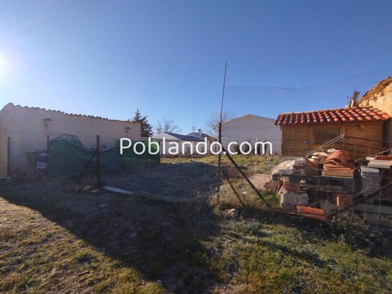 Solar urbanizable con almacén en Casas de Carrasco (Jaén)