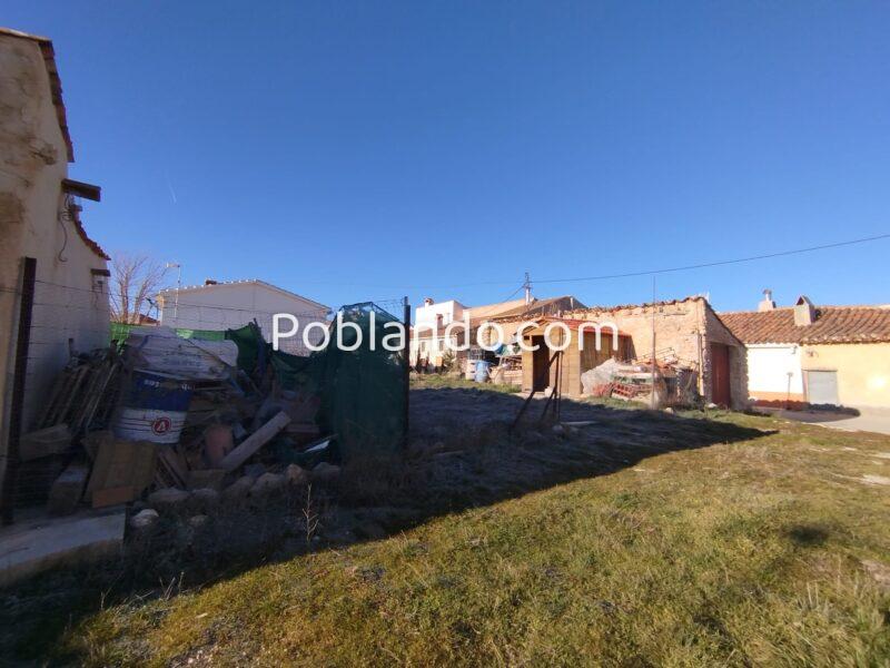 Solar urbanizable con almacén en Casas de Carrasco (Jaén)
