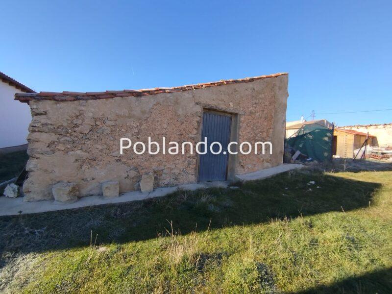 Solar urbanizable con almacén en Casas de Carrasco (Jaén)