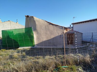 Solar urbanizable con almacén en Casas de Carrasco (Jaén)