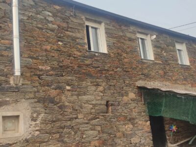 Casa en Navia de Suarna (Lugo). Con tres Terrenos