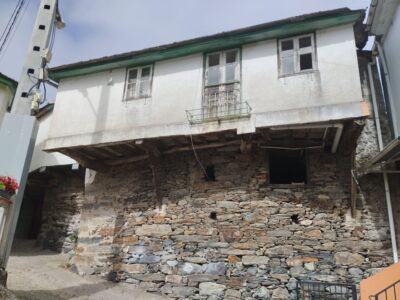 Preciosa casa rústica de piedra con jardín para restaurar de 1930