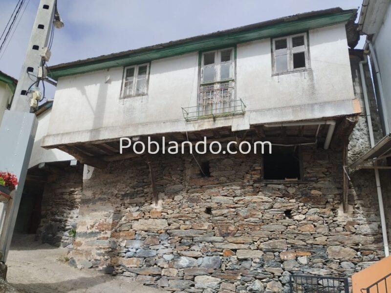 Preciosa casa rústica de piedra con jardín para restaurar de 1930