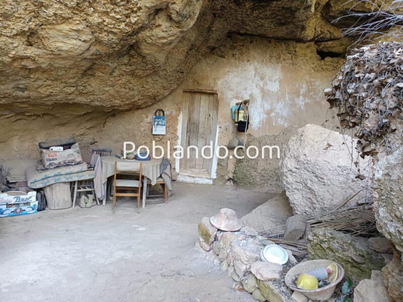 Finca de regadío, con un insólito lugar para vivir junto al rio Ebro