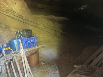 Finca de regadío, con un insólito lugar para vivir junto al rio Ebro