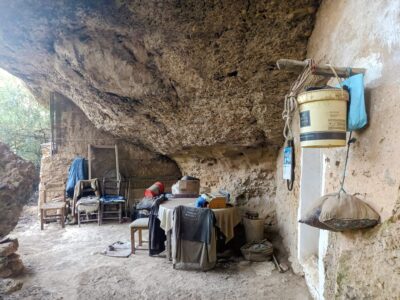 Finca de regadío, con un insólito lugar para vivir junto al rio Ebro