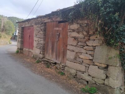 Se venden dos pajares antiguos construidos en piedra