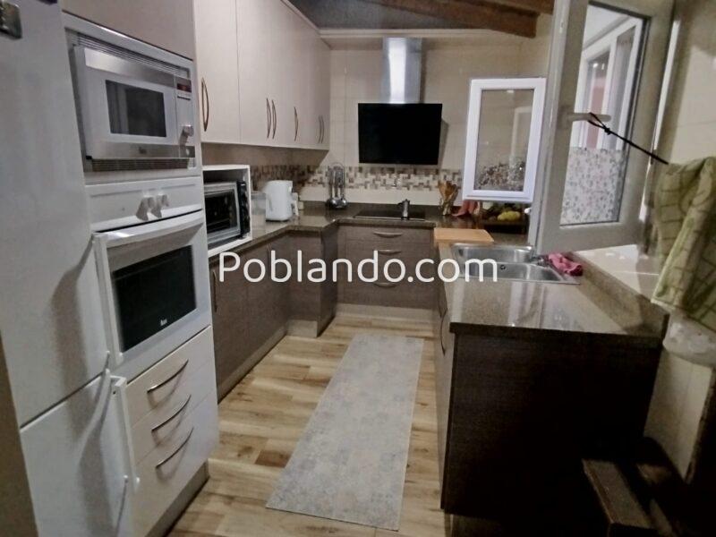 CASA CON FINCA Y PISCINA