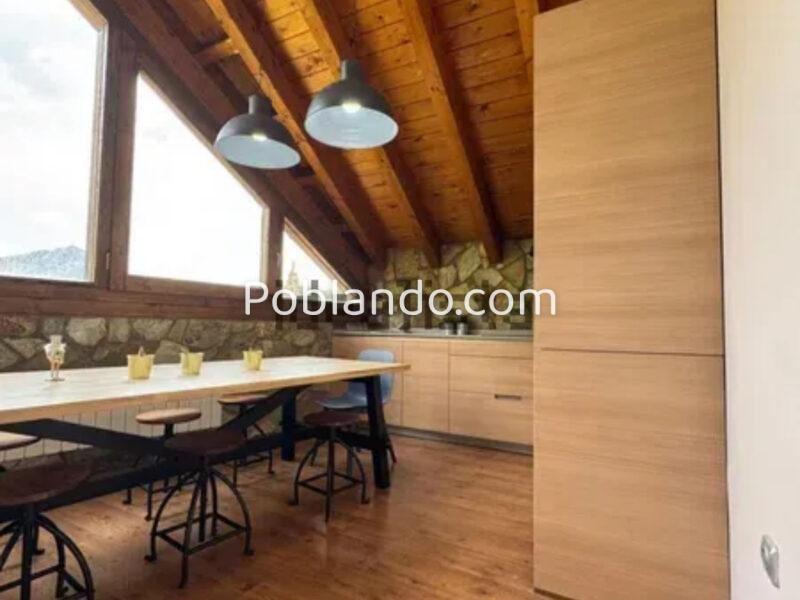 Gran oportunidad por su exclusividad ; Donde el silencio huele a leña —Expectacular casa de piedra cerca estacion ski y rodeada de bosques . Perfecta para quienes valoran la naturaleza, las tardes junto a la chimenea y las escapadas de fin de semana