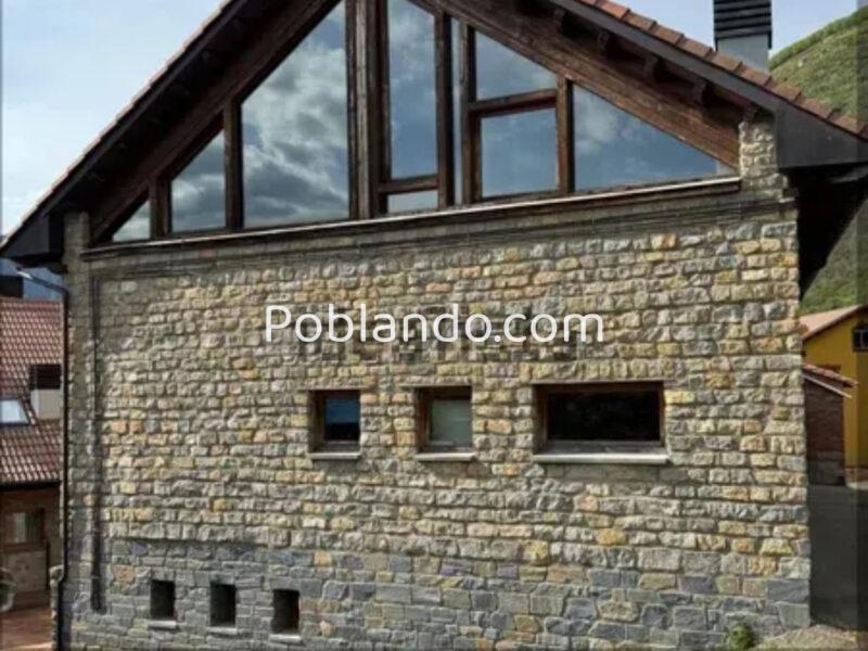 Gran oportunidad por su exclusividad ; Donde el silencio huele a leña —Expectacular casa de piedra cerca estacion ski y rodeada de bosques . Perfecta para quienes valoran la naturaleza, las tardes junto a la chimenea y las escapadas de fin de semana