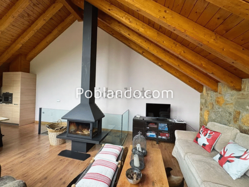 Gran oportunidad por su exclusividad ; Donde el silencio huele a leña —Expectacular casa de piedra cerca estacion ski y rodeada de bosques . Perfecta para quienes valoran la naturaleza, las tardes junto a la chimenea y las escapadas de fin de semana