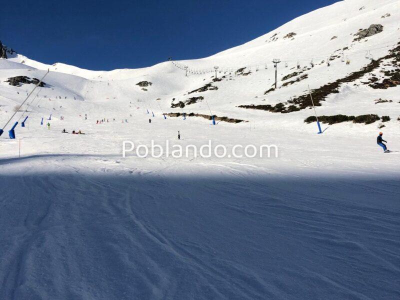 Gran oportunidad por su exclusividad ; Donde el silencio huele a leña —Expectacular casa de piedra cerca estacion ski y rodeada de bosques . Perfecta para quienes valoran la naturaleza, las tardes junto a la chimenea y las escapadas de fin de semana