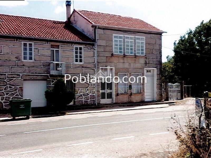 Gran casa de piedra tradicional gallega en el sur de Lugo, en plena Ribeira Sacra