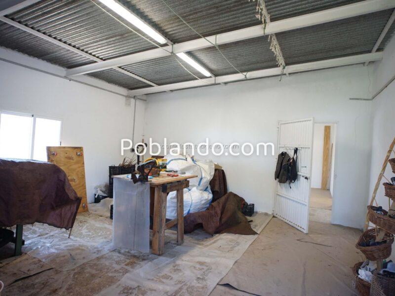 Ref. F44. FINCA RUSTICA CON EDIFICACION EN CHIPIONA. A POCOS METROS DE COSTA BALLENA ( GOLF Y PLAYA) . IDEAL PARA CAMPING O PARKING PARA AUTOCARAVANAS.