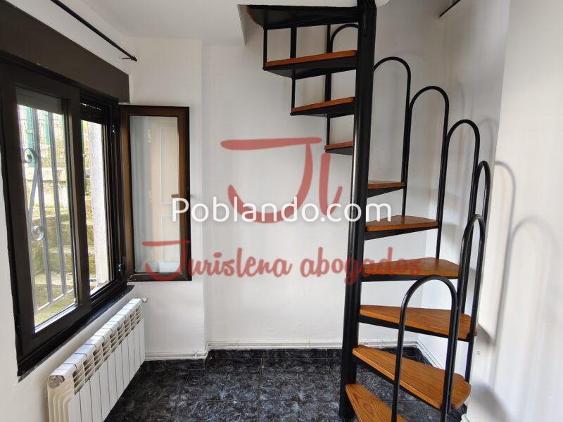 Casa con terraza y jardín