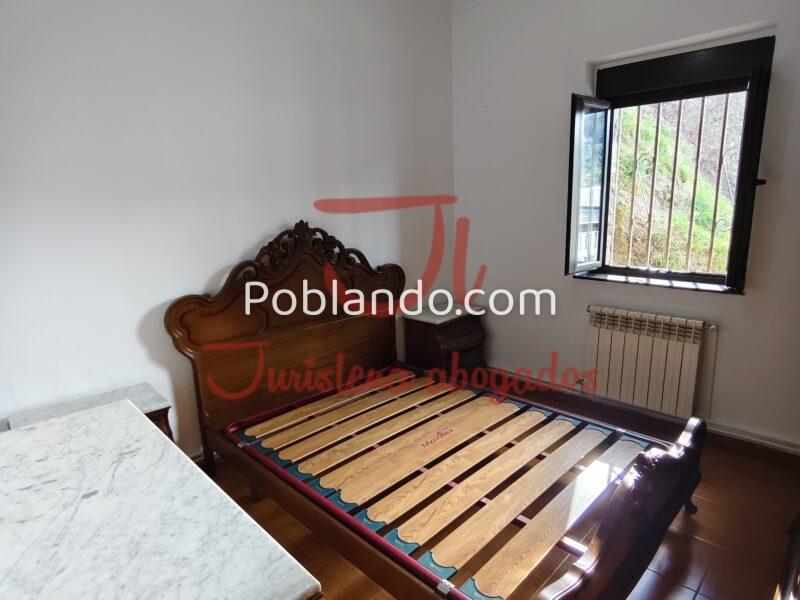 Casa con terraza y jardín