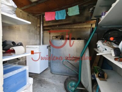 Casa con terraza y jardín